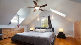 Warum sollte man einen Deckenventilator regelmäßig reinigen? © chuckcollier